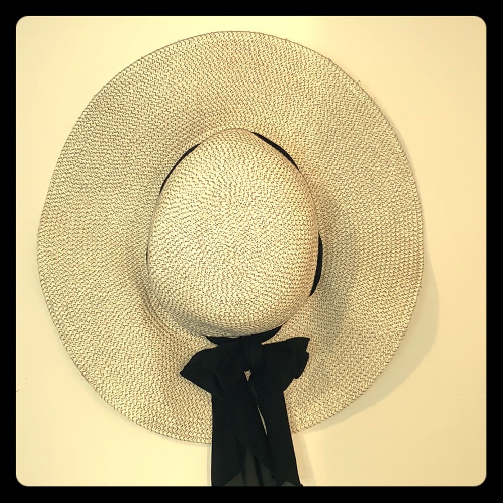 Floppy beach hat